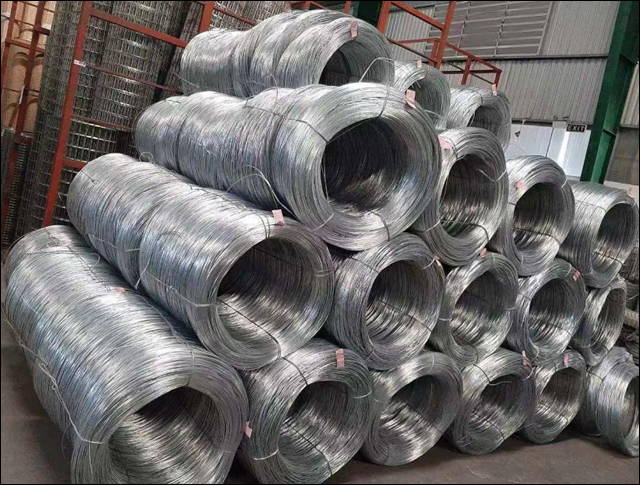 Galvanized wire in 500 kg coils